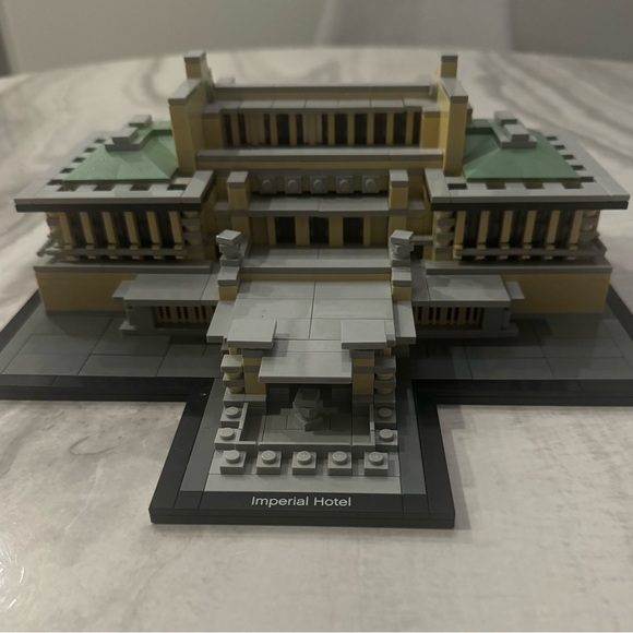 21017 LEGO Architecture Architect Series Imperial Hotel - Picture 2 of 4